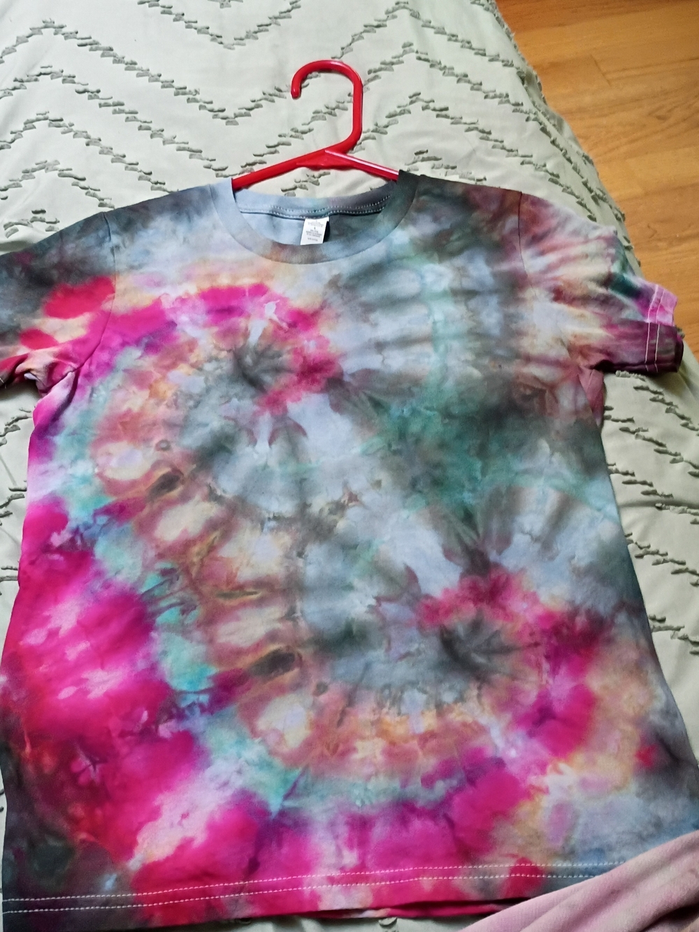 Kids Unisex Large Tie-Dye Short Sleeve Tee - Pink, Blues.